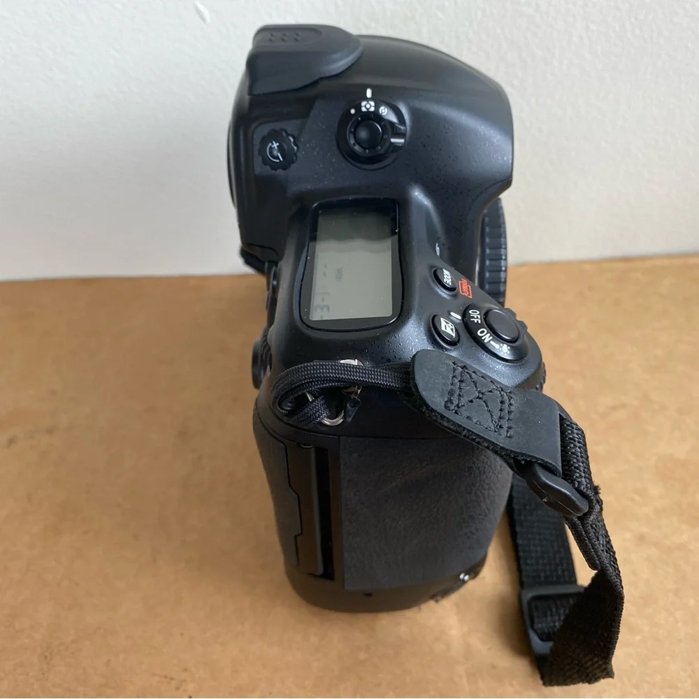 Nikon D3s Digital SLR Camera ( Body)